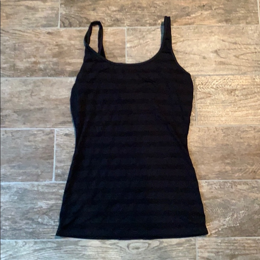 Lululemon tank.